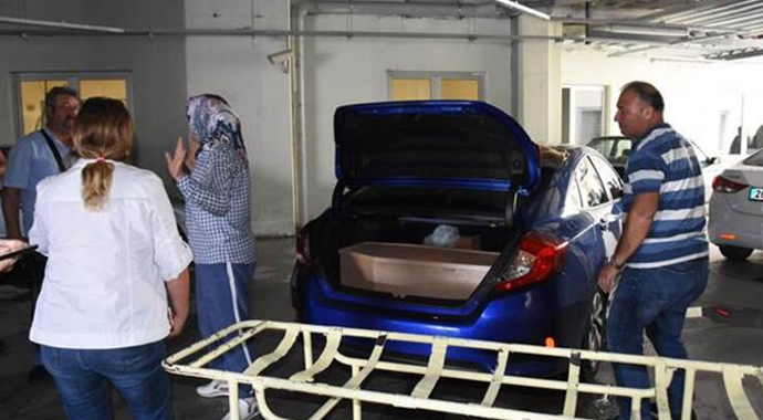 Vahşice öldürülen Eymen'in cenazesi otomobilin bagajında getirildi