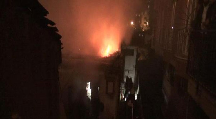 Eyüp'te çıkan yangında 3 yaşındaki çocuk yanarak öldü