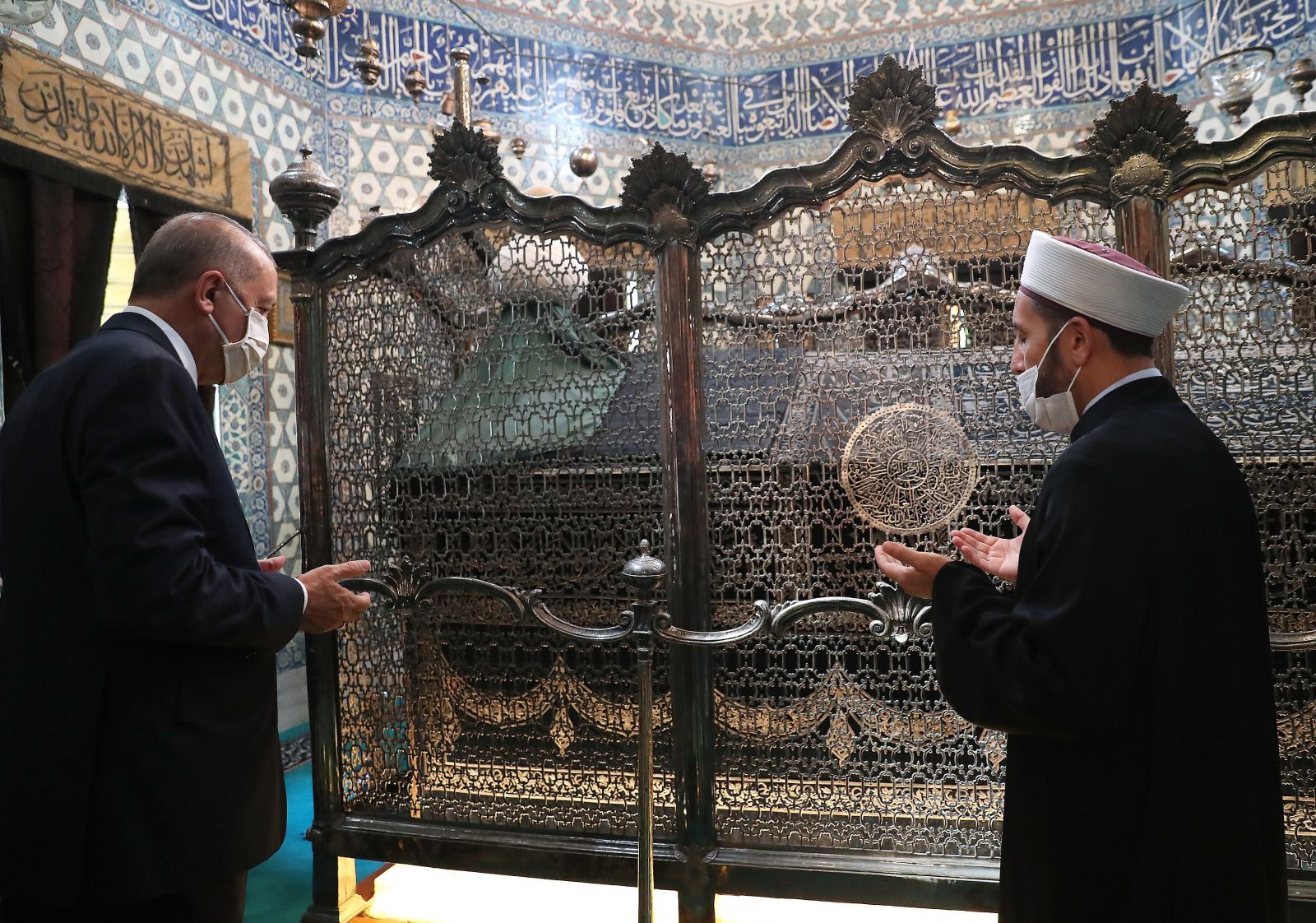 Cumhurbaşkanı Erdoğan cuma namazını Eyüpsultan'da kıldı