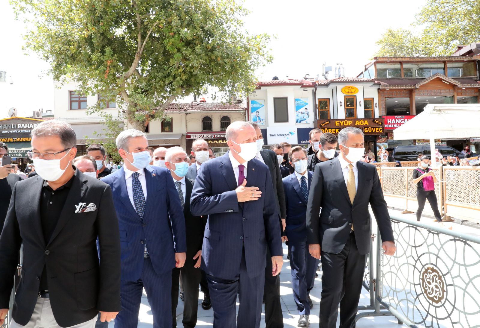Cumhurbaşkanı Erdoğan cuma namazını Eyüpsultan'da kıldı