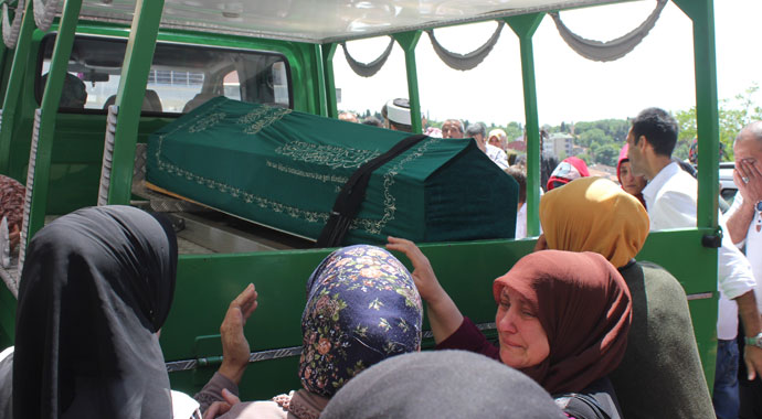 Eyüpsultan’da çukura düşerek ölen küçük Baran gözyaşlarıyla uğurlandı