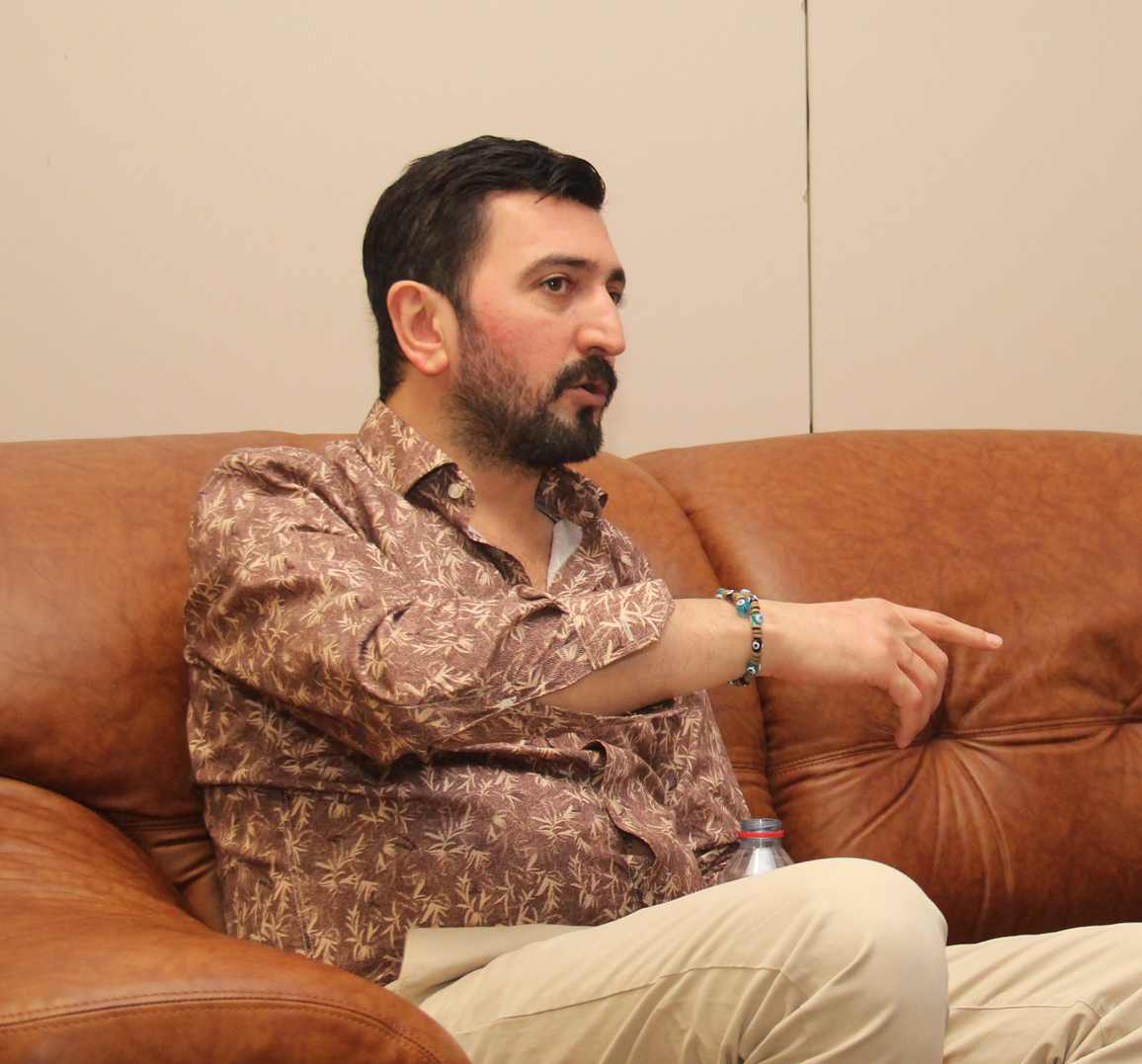 Ferman Toprak: Darbeyi tespih yapıp salladık