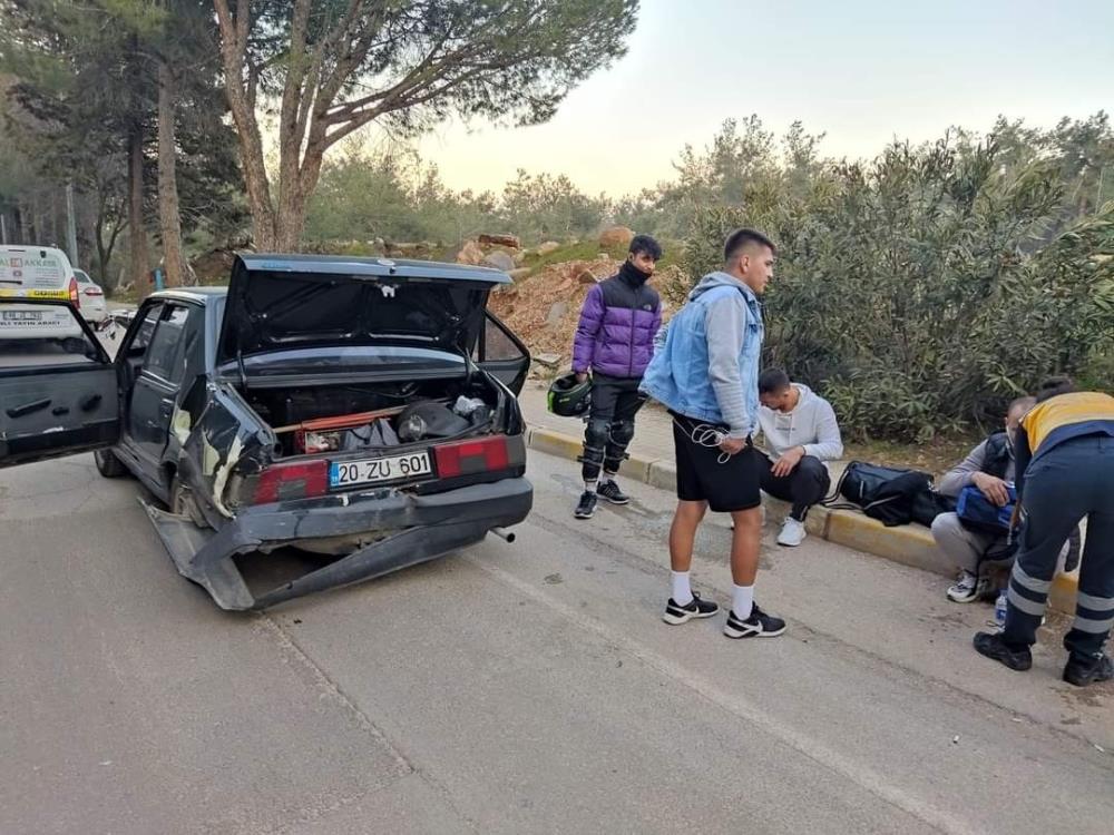 Maçtan çıkan futbolcular kaza yaptı, 5'i yaralandı