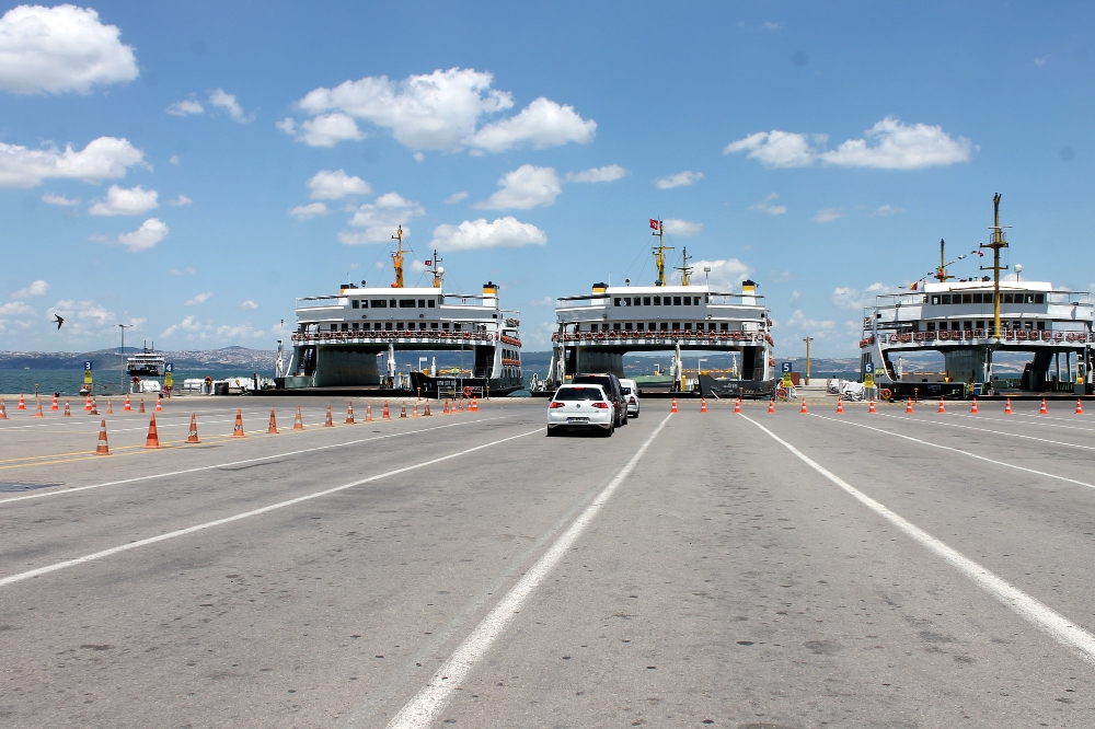 Bayram tatili dönüşü trafik yoğunluğu
