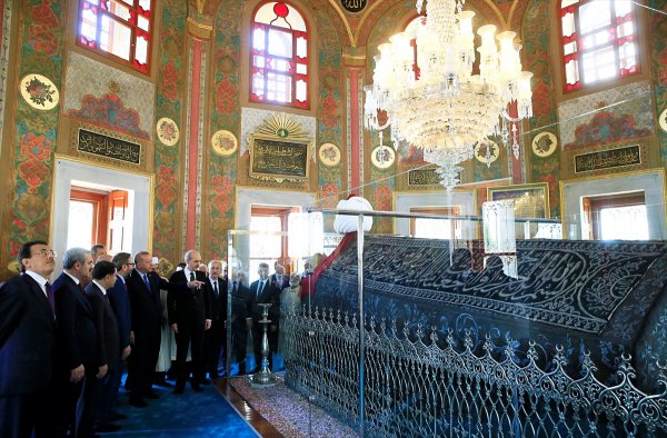 Cumhurbaşkanı Erdoğan, Fatih Sultan Mehmed Türbesi'nin açılışını yaptı