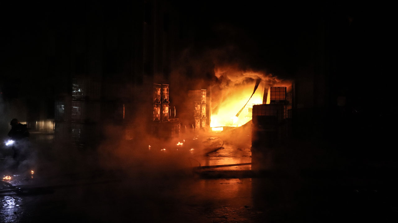 Bursa'da kimya fabrikasında yangın, 5 saat sonunda kontrol altına alındı