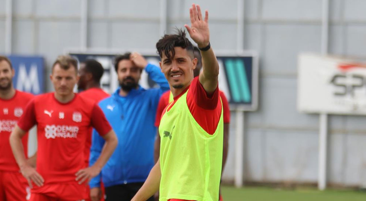 Robin Yalçın Sivasspor'a geri döndü... Çalımbay'ın jokeriydi Robin Yalçın Sivasspor'a geri döndü... Çalımbay'ın jokeriydi