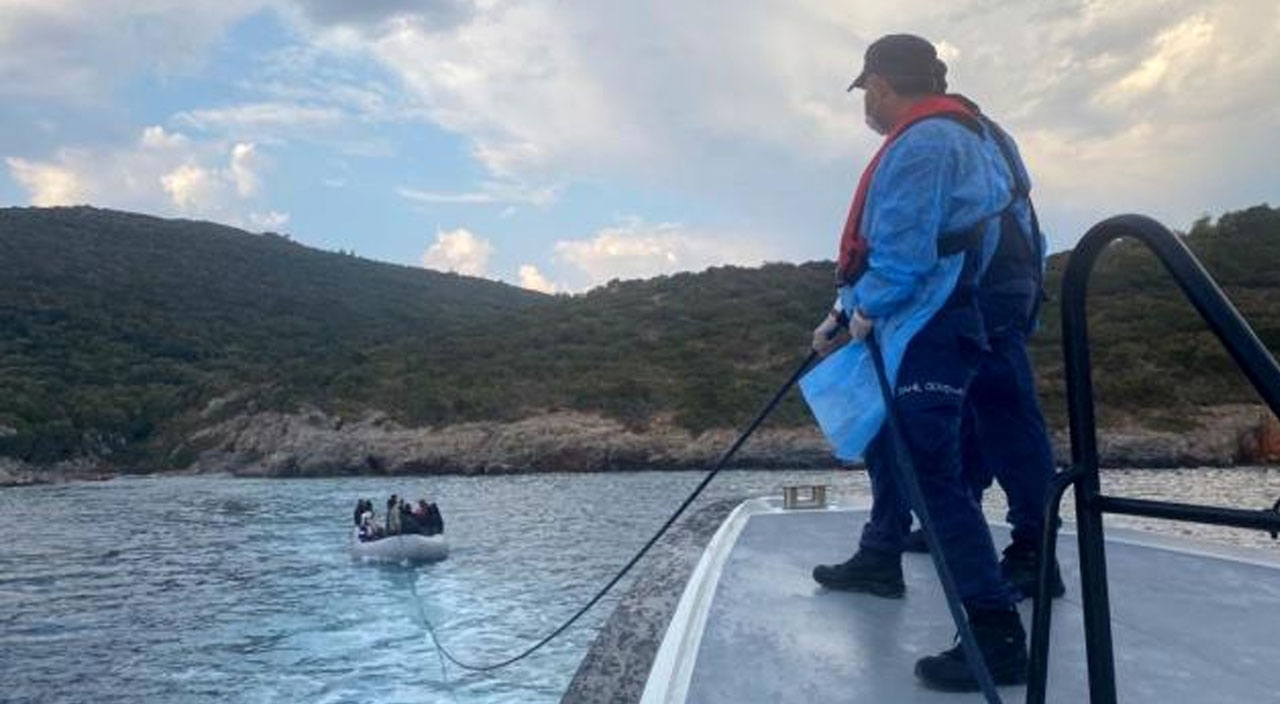 Yunanistan’ın Türk kara sularına bıraktığı 19 göçmen kurtarıldı Yunanistan’ın Türk kara sularına bıraktığı 19 göçmen kurtarıldı