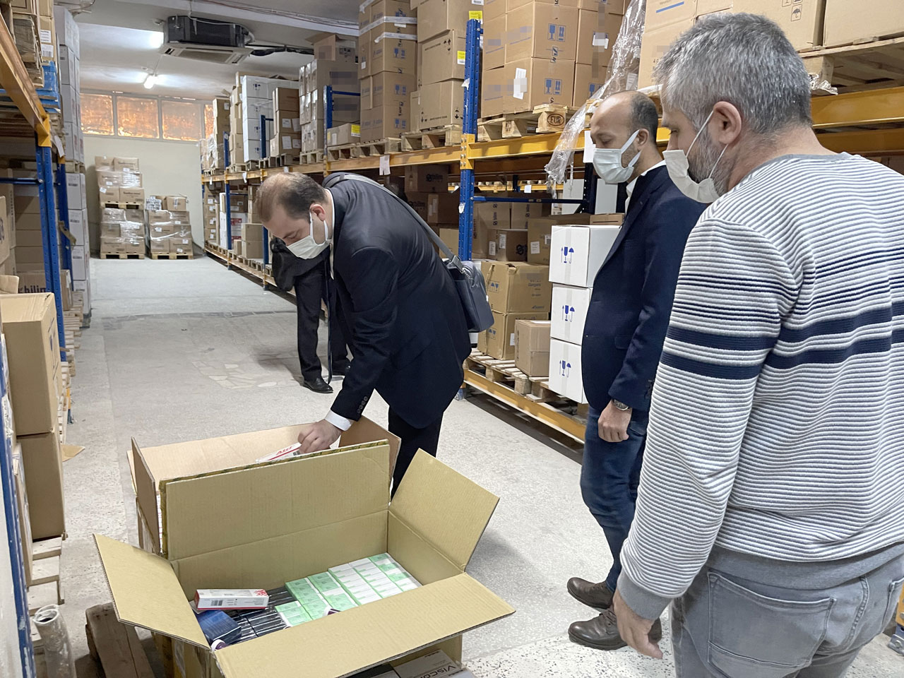 Vatandaşlar eli boş dönüyor: İlaç var ama stokluyorlar