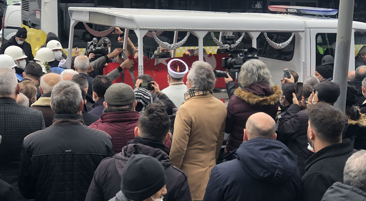 Yeşilçam'ın usta ismi Fatma Girik son yolculuğuna uğurlandı Yeşilçam'ın usta ismi Fatma Girik son yolculuğuna uğurlandı