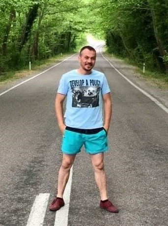 Kız meselesi yüzünden çıkan kavgada 1 kişi bıçaklanarak öldü