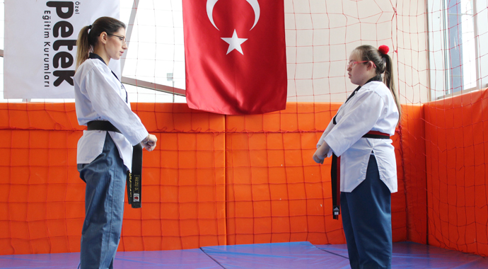 13 yaşındaki down sendromlu Fatima tekvandoda dünya şampiyonu