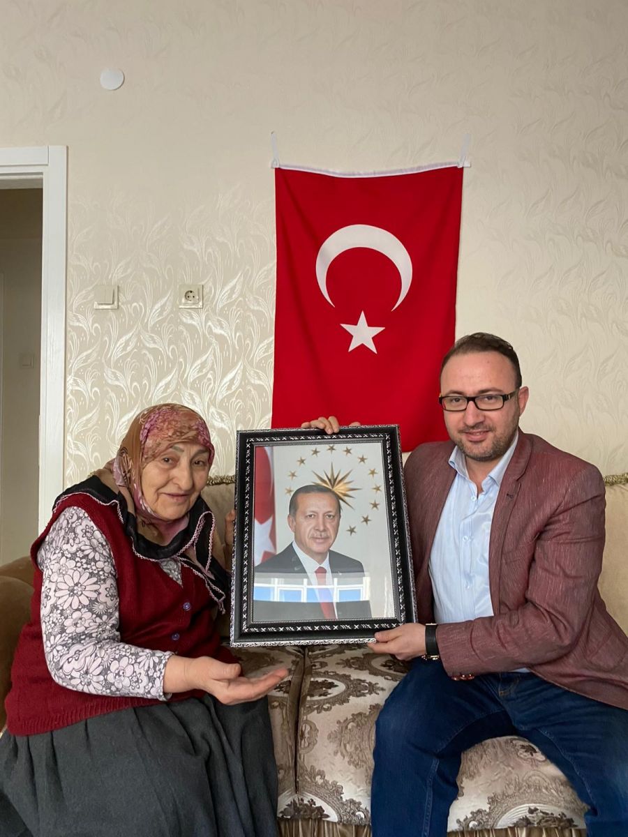 Cumhurbaşkanı Erdoğan'ın övgüyle bahsettiği Fatma Teyzeye anlamlı hediye