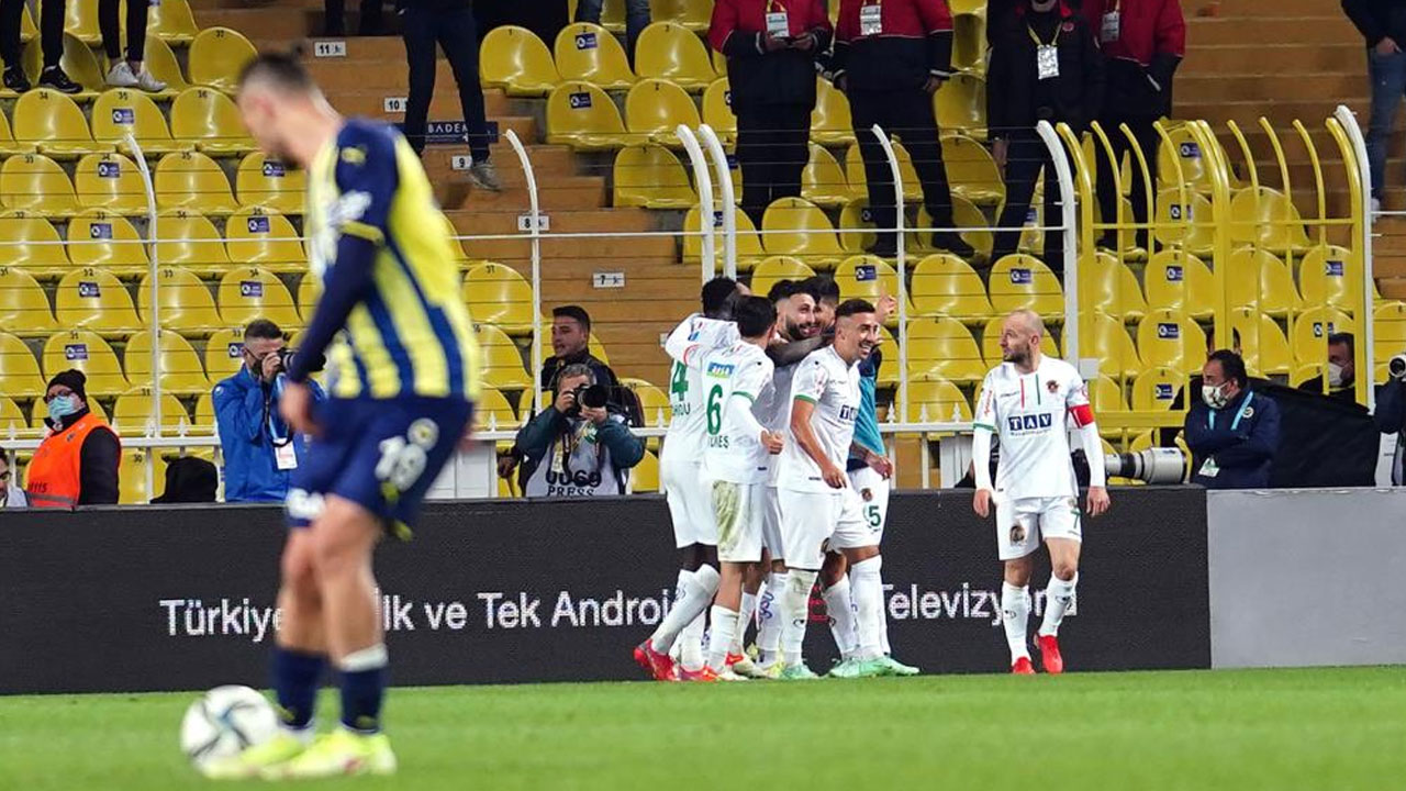 Sarı-lacivertli ekip Alanyaspor’a 2-1 mağlup oldu: Fenerbahçe evinde kayıp