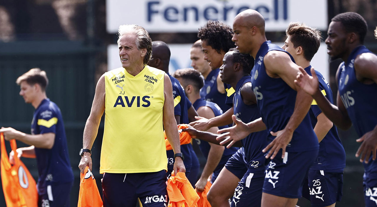 Attila Szalai Wolfsburg'a gidiyor! Almanlar'la el sıkışan Macar stoper antrenmana çıkmadı