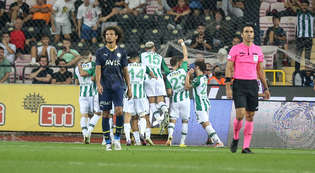 Konyaspor Fenerbahçe'yi Muhammet Demir'in golüyle 1-0 mağlup etti! 10'a 10 maçta Konya kazandı Konyaspor Fenerbahçe'yi Muhammet Demir'in golüyle 1-0 mağlup etti! 10'a 10 maçta Konya kazandı