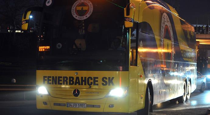 Derbi öncesi takımlar stada geldi Derbi öncesi takımlar stada geldi