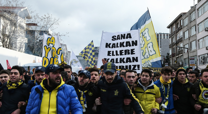 Fenerbahçeli taraftarlar TFF’ye tepki için yürüdü
