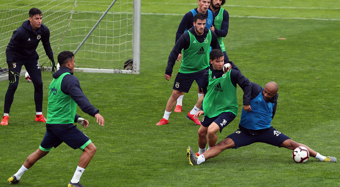 Fenerbahçe’de derbi hazırlıkları sürüyor