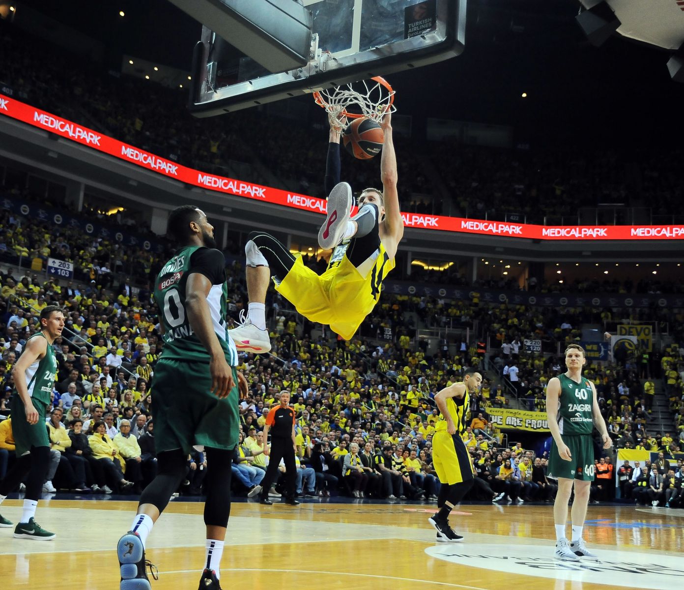 Fenerbahçe Beko, Zalgiris'e evinde kaybetti