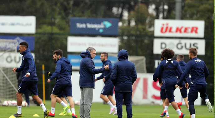 Fenerbahçe’de derbi hazırlıkları sürüyor