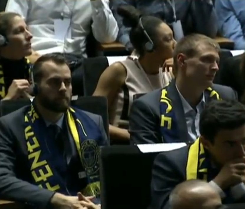 AK Parti toplantısında Quareasma sürprizi