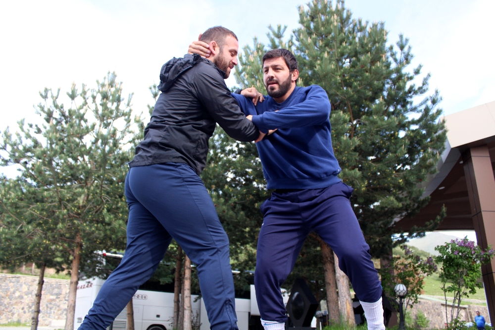 Kırkpınar Başpehlivanları Erzurum’da kampta