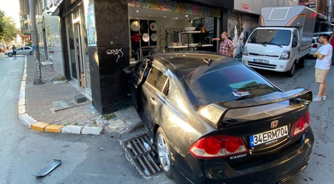 Karaköy’de ortalık savaş alanına döndü: Tekme ve yumruklar havada uçuştu