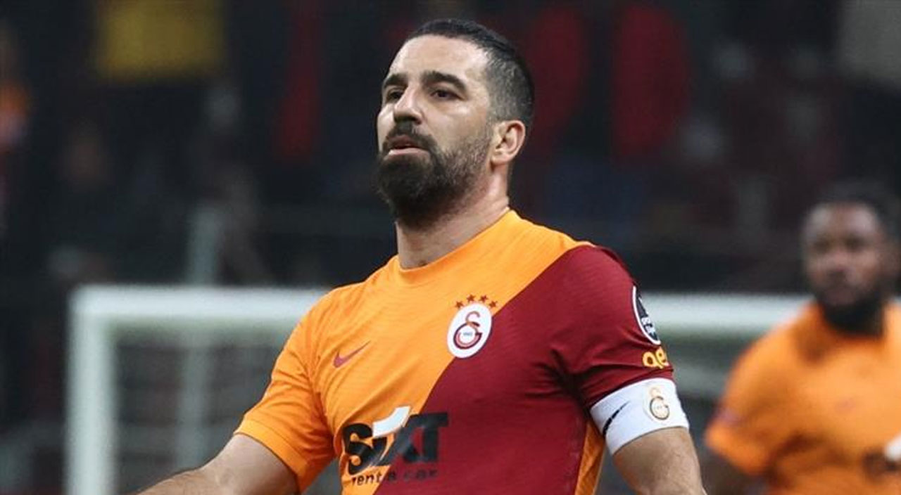 Terim’le fotoğrafın faturası ağır oldu! Arda Turan ve iki kişinin bileti kesildi Terim’le fotoğrafın faturası ağır oldu! Arda Turan ve iki kişinin bileti kesildi