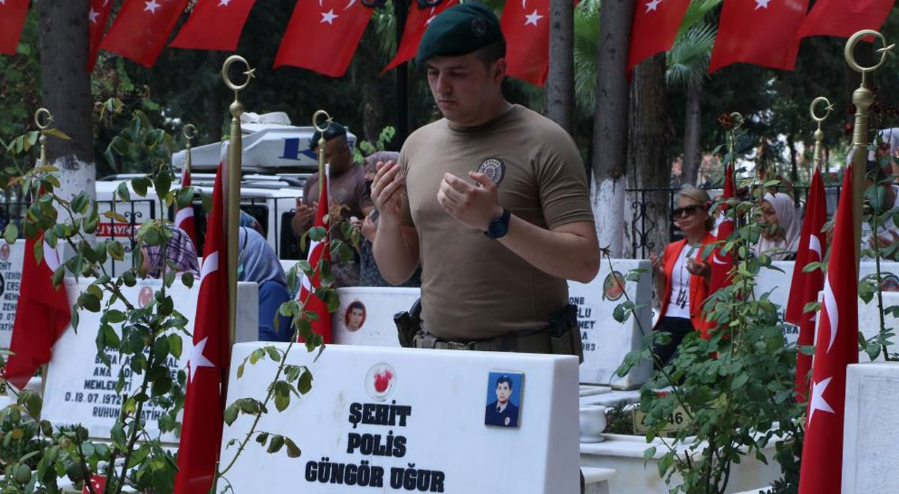 Şehitlikte hüzünlü bayram: Kapıyı açan yok, oğlum sarılmıyor