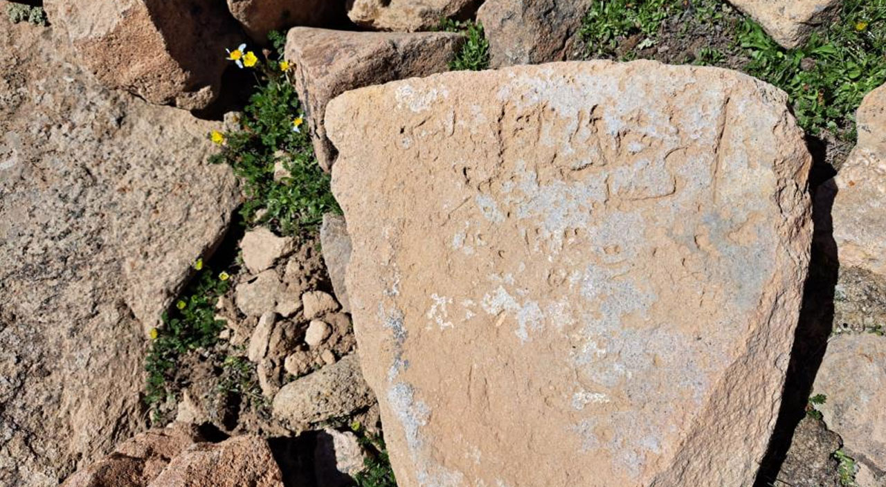 Define avcılarının gözü döndü: 4 bin 58 metredeki tarihi mezarlığı delik deşik ettiler