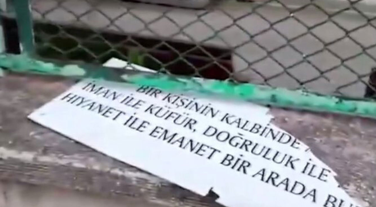 Fatih’te çirkin saldırı: Hadis-i şerifleri yırtıp kaçtı