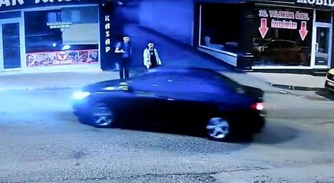 Laf atma kavgası kanlı bitti: Defalarca kez bıçakladı, başına tekmeyle vurdu