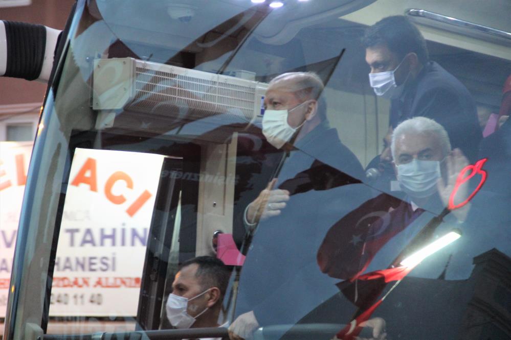 Cumhurbaşkanı Erdoğan, Menemen’de yoğun ilgi gördü