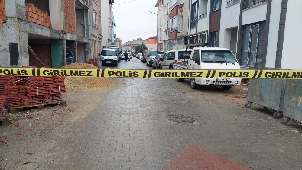 3 çocuk annesi eşini sokak ortasında bıçakladı