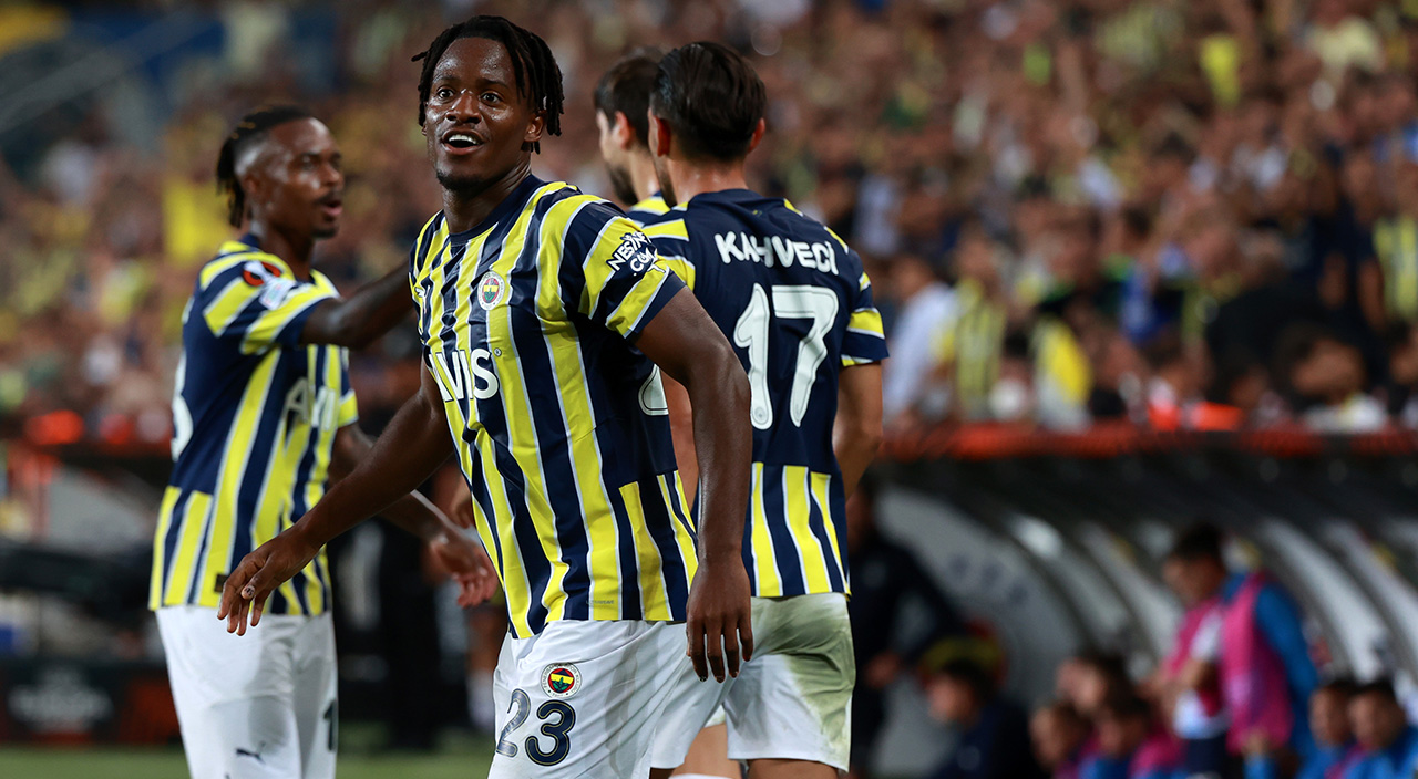 Batshuayi hesabı kesti! Fenerbahçe, Dinamo Kiev'i Kadıköy'de devirdi