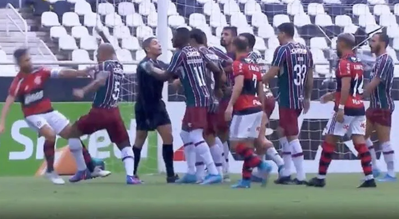 Süper Lig'in eski yıldızları Brezilya'da birbirine girdi Süper Lig'in eski yıldızları Brezilya'da birbirine girdi