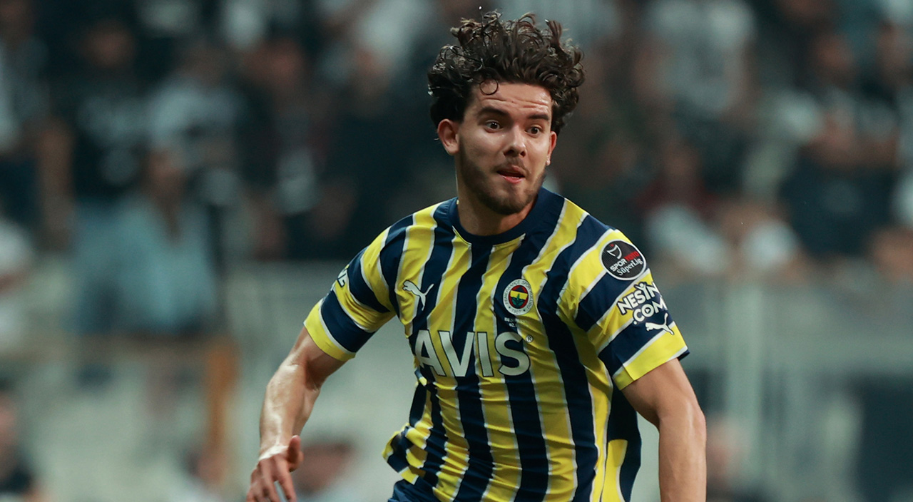 Fenerbahçeli 3 yıldıza yakın takip! Avrupa devleri tribündeki yerini aldı