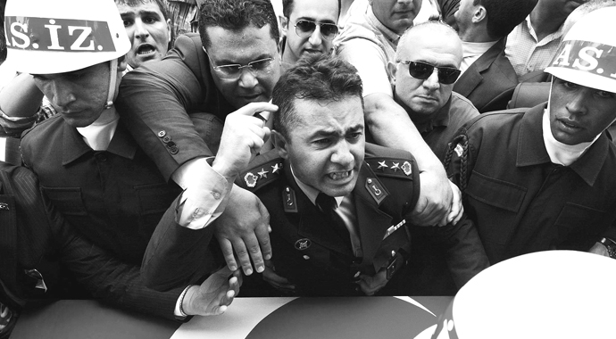 Kamuda FETÖ'cü memur temizliği!