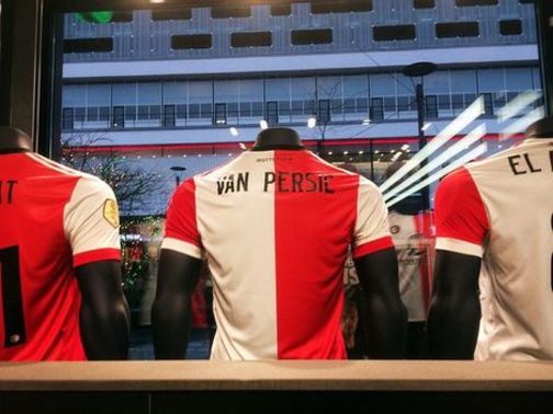 Fenerbahçe, Robin van Persie'nin sözleşmesini feshetti