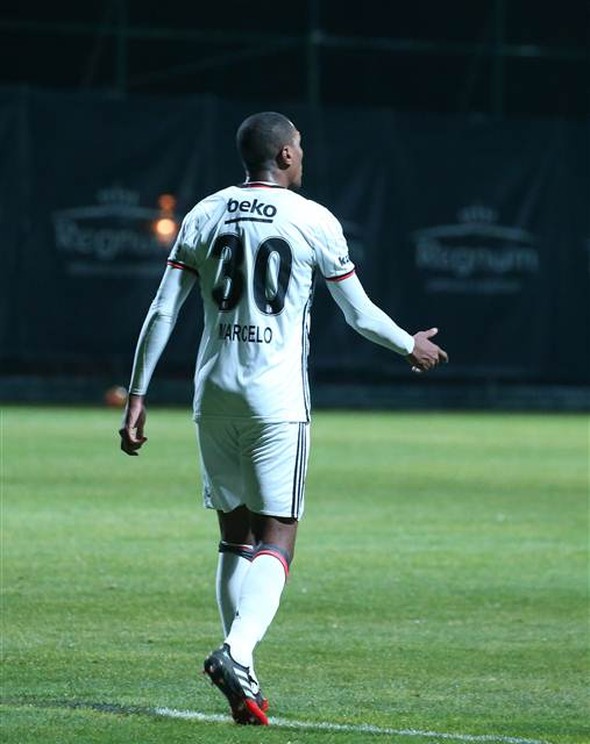 Beşiktaş'ta savunma dağıldı! Oyuncular tartıştı...