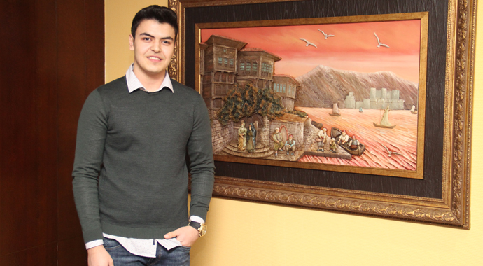 20 yaşında kitap yazdı, Hollywood peşine düştü