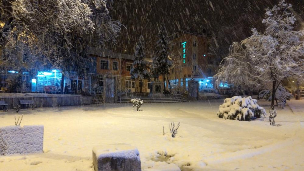 Denizli'de kar kalınlığı 20 cm'e ulaştı, okullar tatil edildi