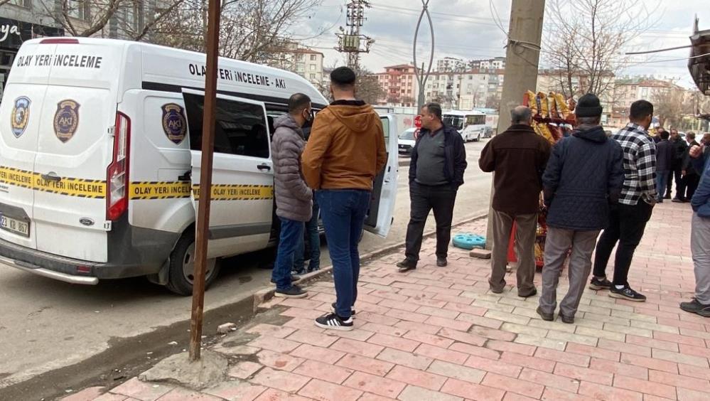 Elazığ'da dehşet! Önce kuzenini,sonra kuzeninin sığındığı bakkalı bıçakladı
