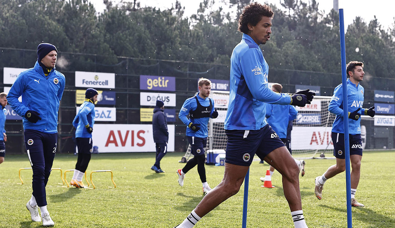 Camia isyanda: Pereira yetmez Koç da gitsin!