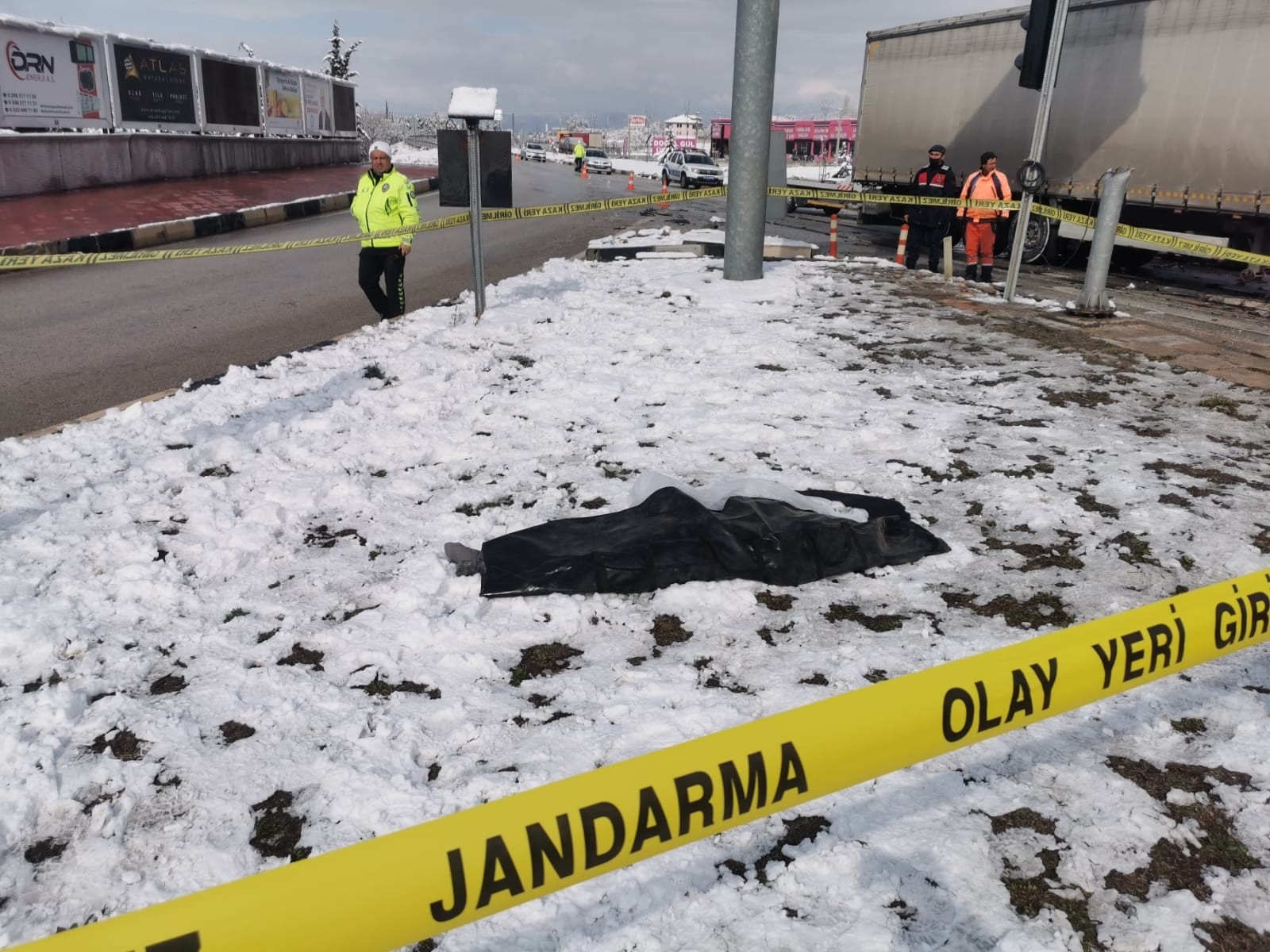 Isparta’da kontrolden çıkan tır 7 aracı biçti