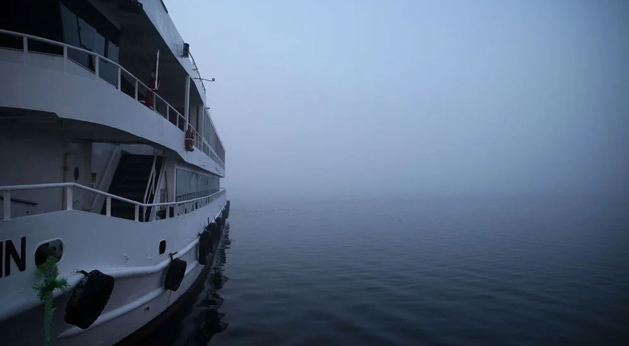 İstanbul Boğazı'nda sis nedeniyle gemi trafiği durdu