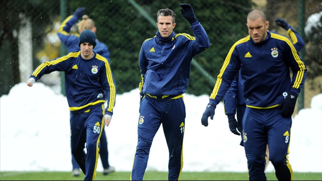 Robin van Persie takımla birlikte çalıştı!