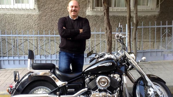 Ölen eşinin başında kriz geçirdi!