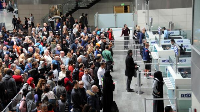 Atatürk Havalimanı’nda 15 dakika boyunca sistem durdu! Atatürk Havalimanı’nda 15 dakika boyunca sistem durdu!